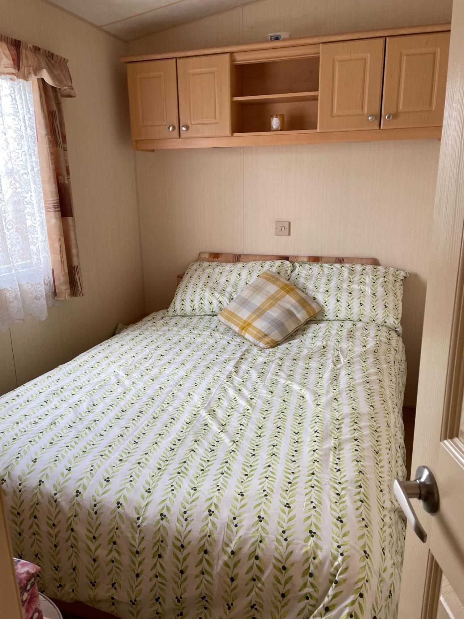 Cozy Camber Caravan 3 Bedroom Retreat With Decking Rye Exterior foto